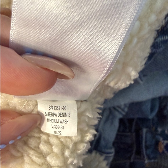 Old Navy Sherpa-Lined Denim Jacket with Cream Collar size Large - Picture 4 of 4